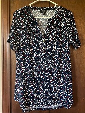 Jones New York Medium Navy Polka Dot Henley Short Sleeve Blouse